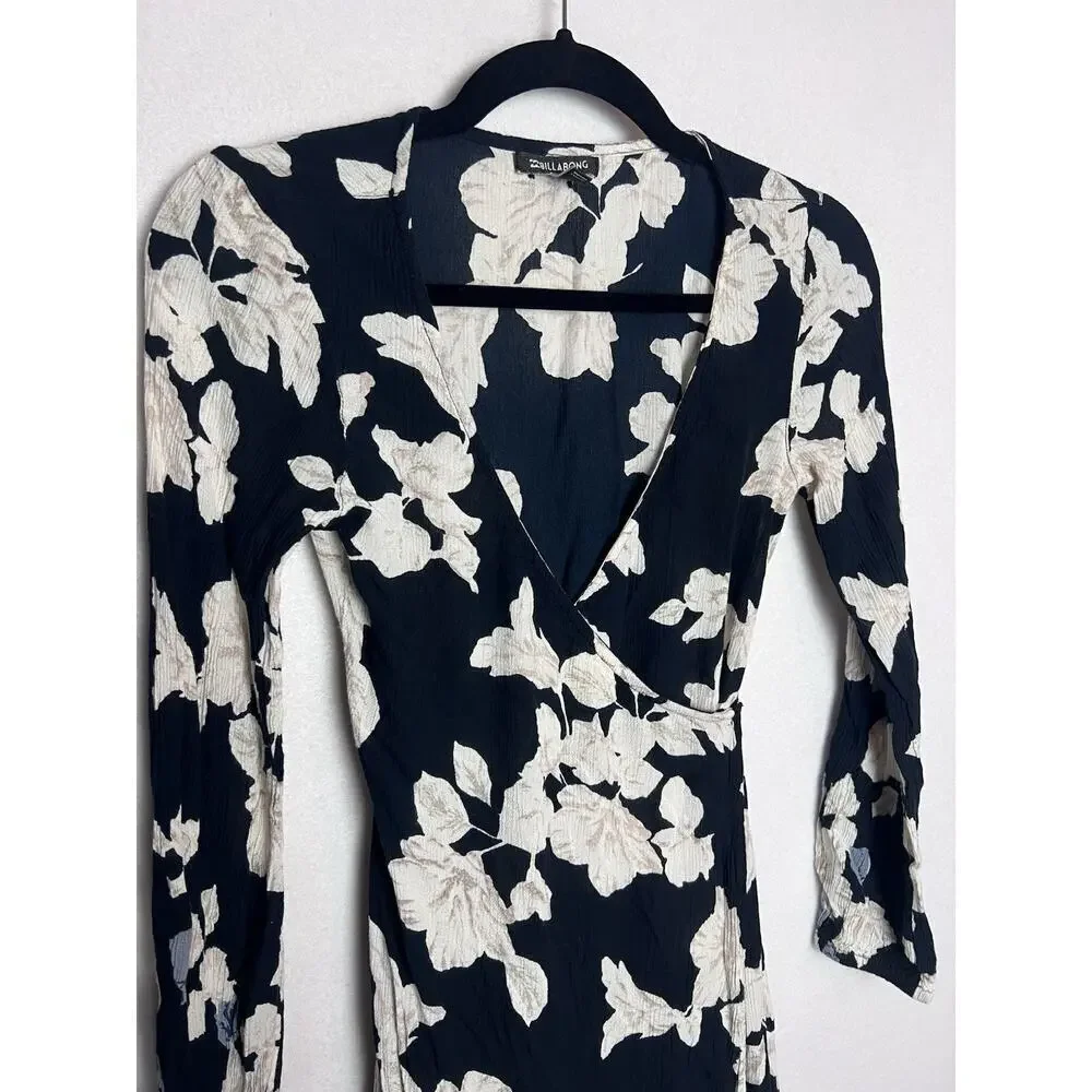 Billabong Women's Floral Wrap Dress Size XS Long Sleeve White Blue Flowers